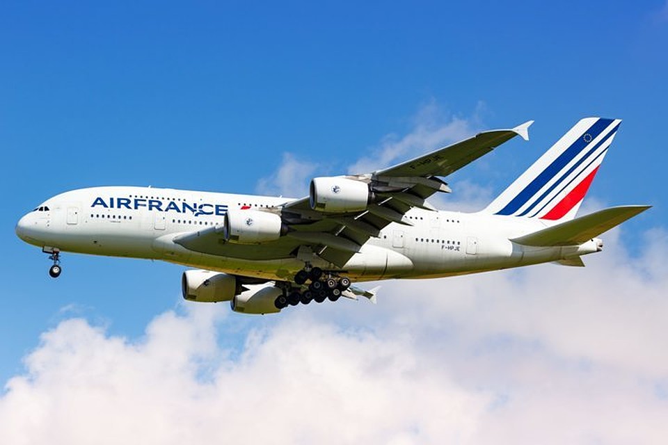 Пассажирский самолет компании Air France подал сигнал бедствия в воздушном пространстве Ирана