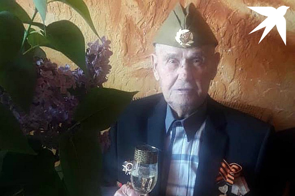 Иван Иванович отпраздновал День Победы в кругу семьи.