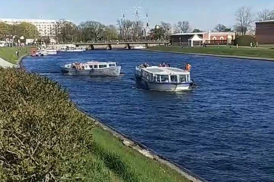 В Петербурге 9 мая столкнулись два катера Фото: скрин с видео