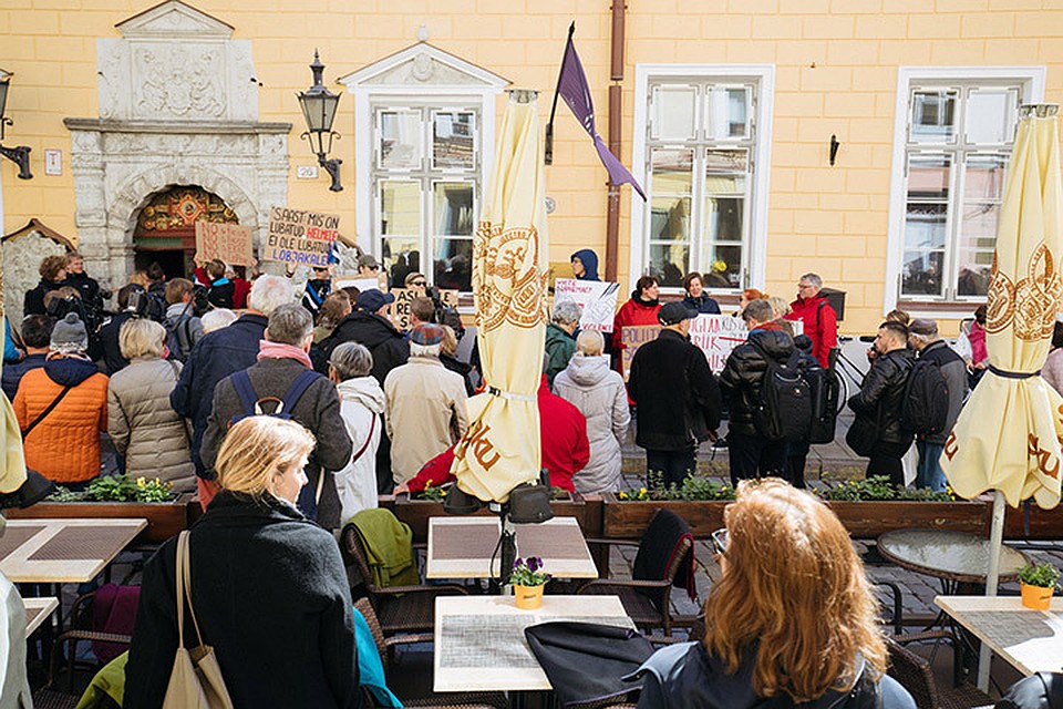 В столице Эстонии прошел пикет против иностранных гостей EKRE. Фото: Прийт Мюрк/ERR