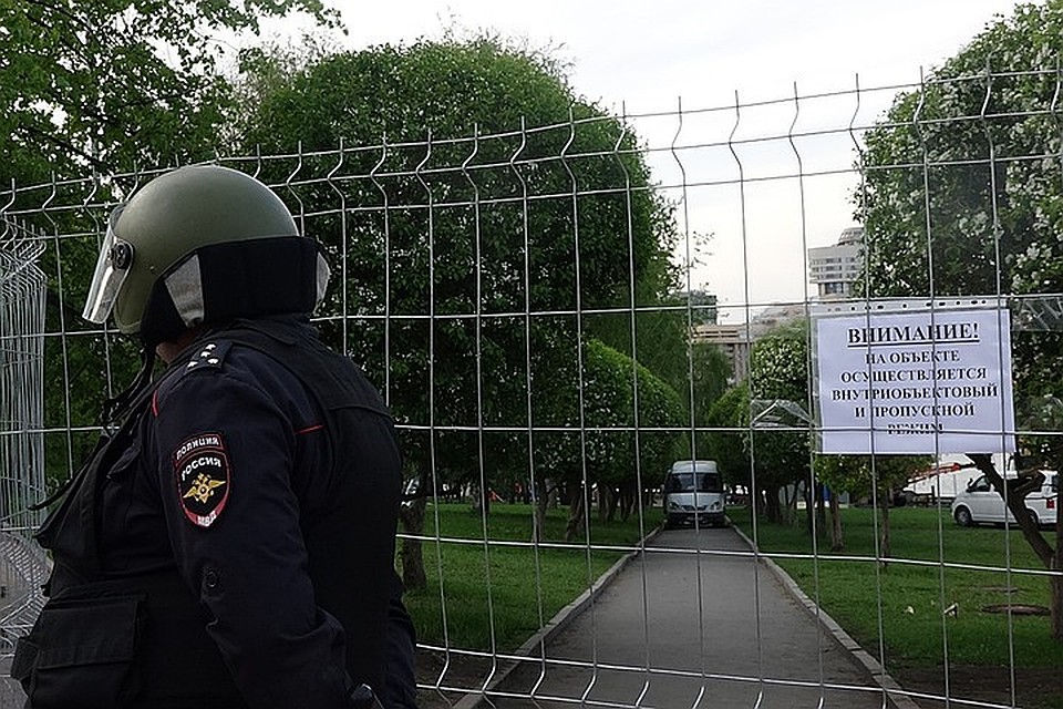 Екатеринбург бурлит - слишком много горожан не готовы согласиться со строительством храма на месте зеленого сквера.