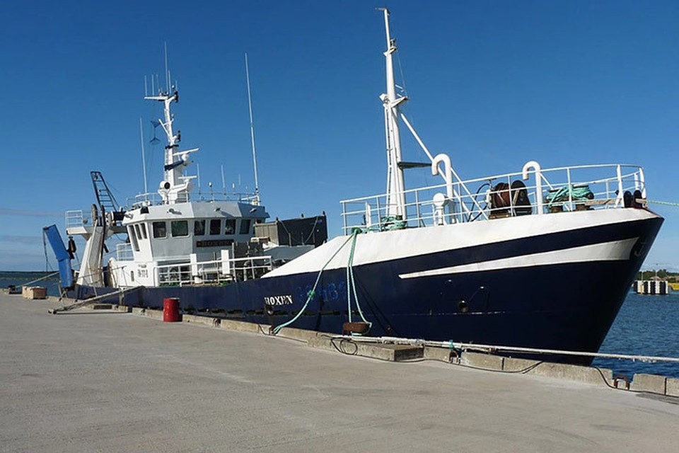 Российские пограничники задержали в Балтийском море судно "Roxen" под флагом Финляндии. Фото: Morobell