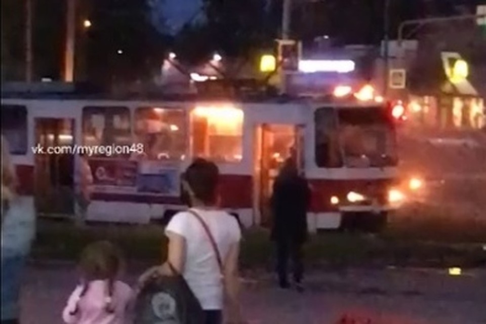 В Липецке загорелся трамвай