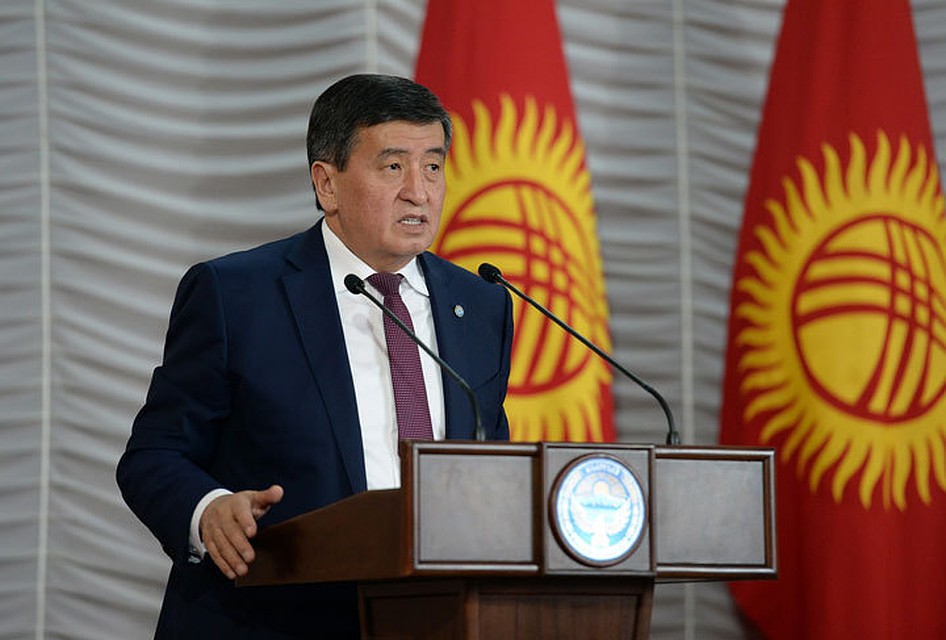 На встрече с сельчанами президент призвал бороться с коррупционерами.