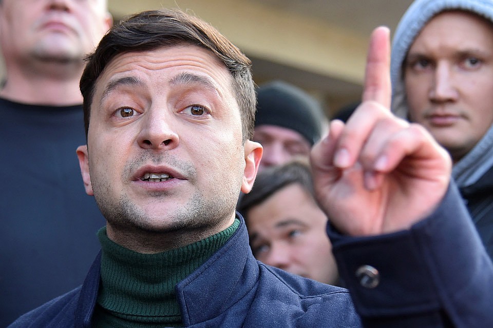 Избранный президент Украины Владимир Зеленский пригласил граждан в парк возле Рады, чтобы посмотреть инаугурацию