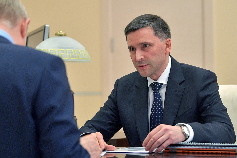 Министр природных ресурсов и экологии РФ Дмитрий Кобылкин во время встречи с президентом РФ Владимиром Путиным в Ново-Огарево. Фото Алексей Дружинин/пресс-служба президента РФ/ТАСС