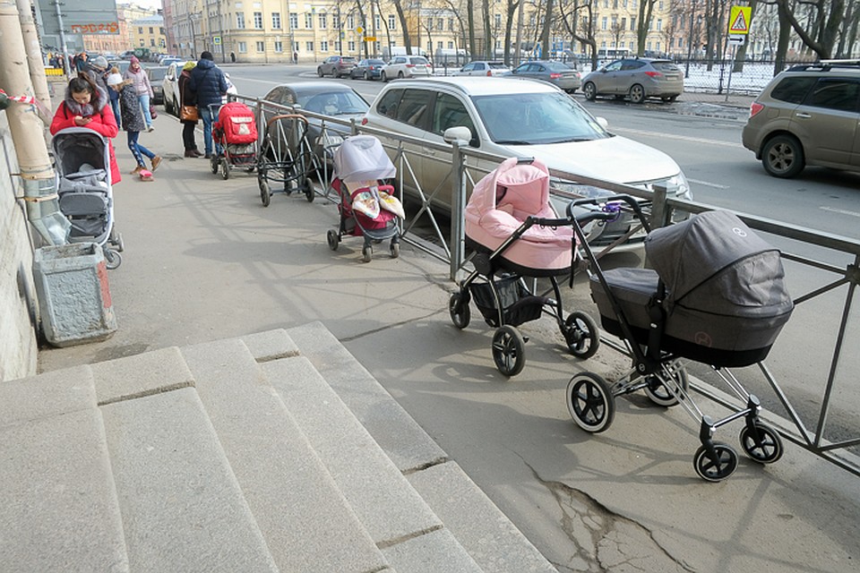В Красном Селе нашли семимесячную девочку, оставленную без присмотра