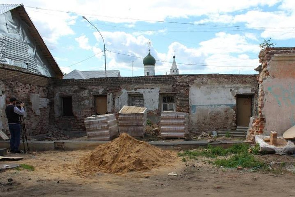 Зря хозяин начал рушить