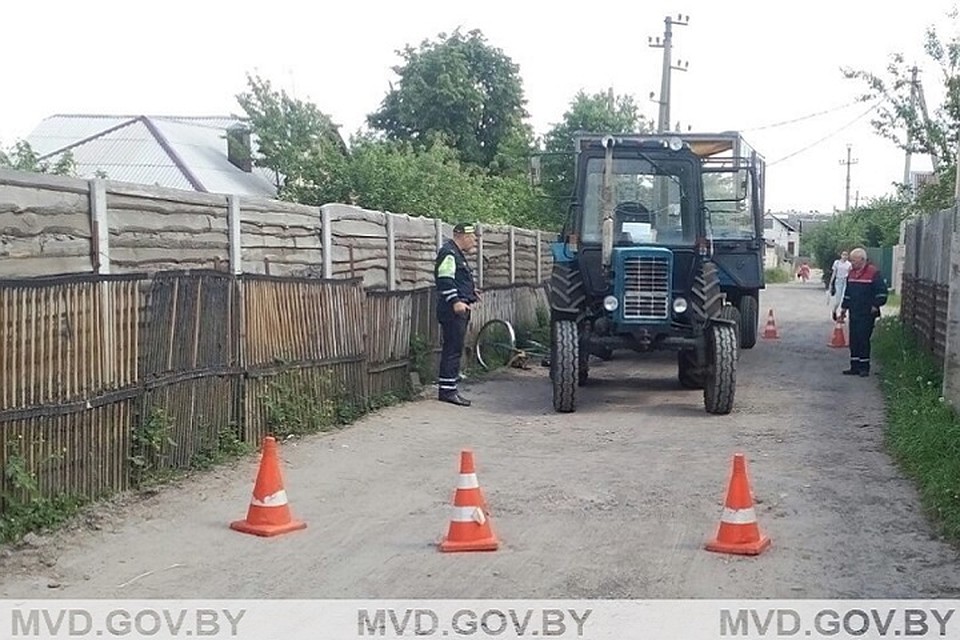 61-летний тракторист сбил на тракторе другого сельчанина. Фото: УВД Гомельского облисполкома.
