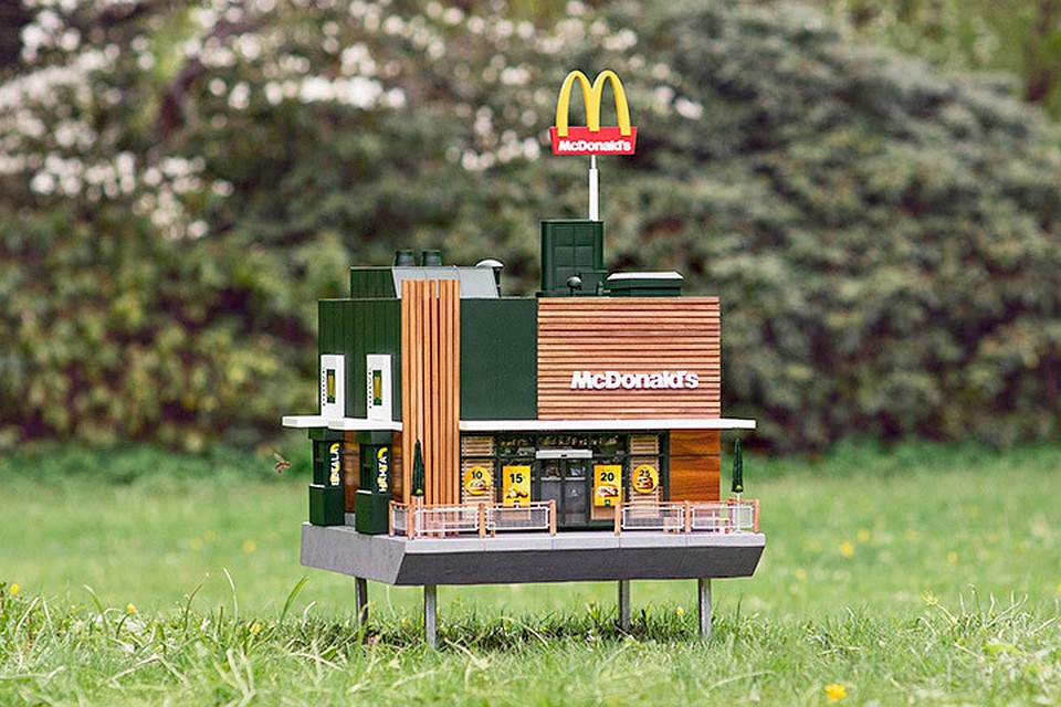 В Швеции появился самый маленький ресторан McDonald’s. Фото: с сайта foodandwine.com