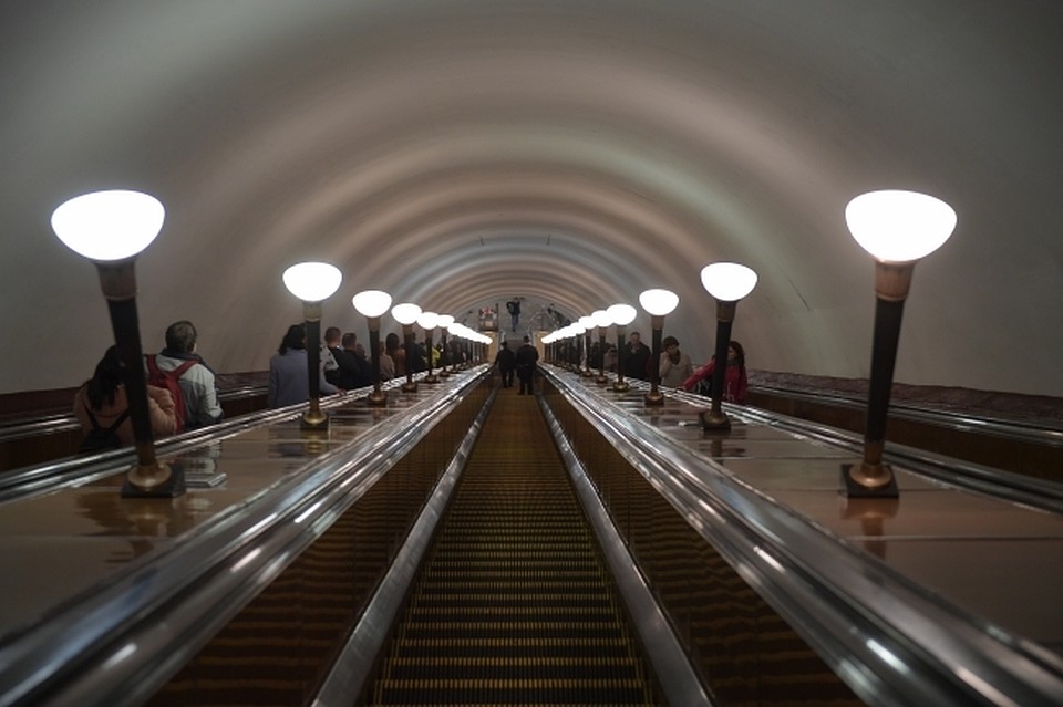 Дух метро утверждает, что наше метро такое же, как московское. Только без метро.
