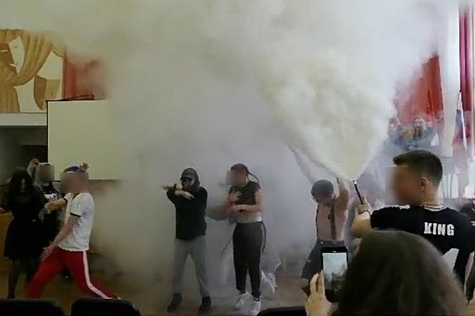 В адрес оскандалившейся школы до сих пор сыплются оскорбления