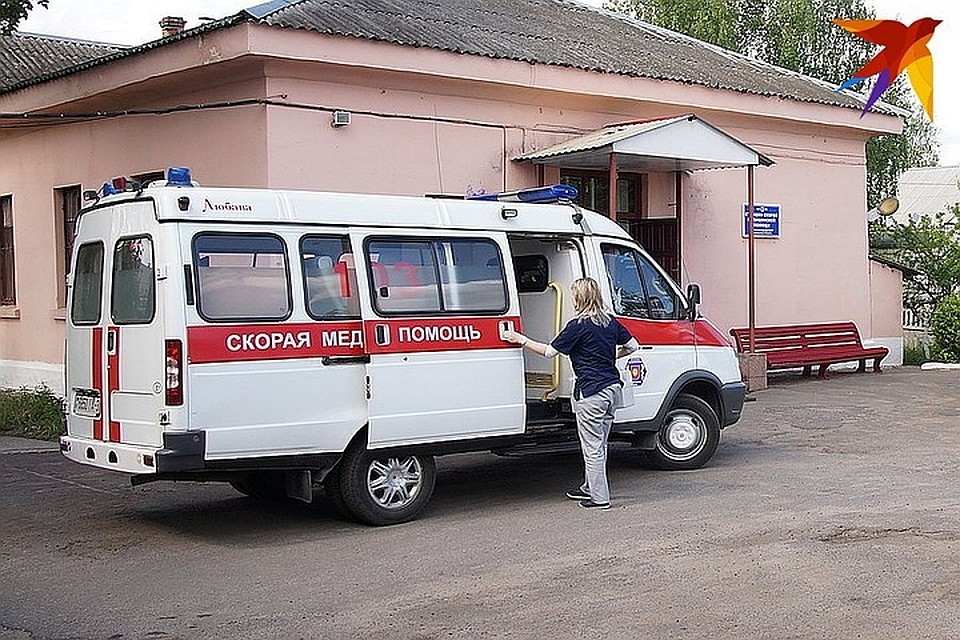 Двух мужчин засыпало землей в Смолевичском районе