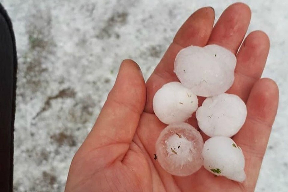 В Кирово-Чепецком районе прошел градовый шторм. Фото: vk.com/meteokirov, instagram.com/mashashabalina/