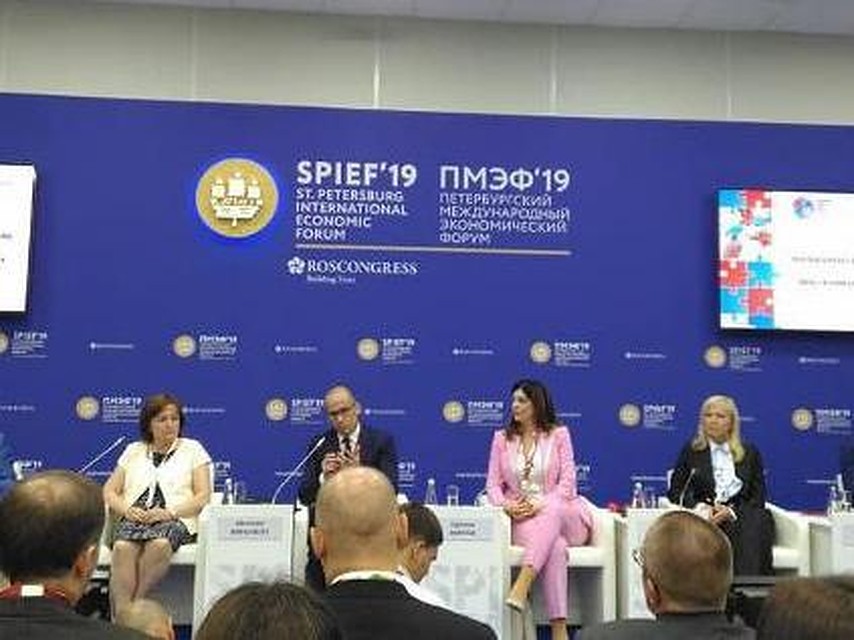 Юлия Швакова посетила Петербургский экономический форум