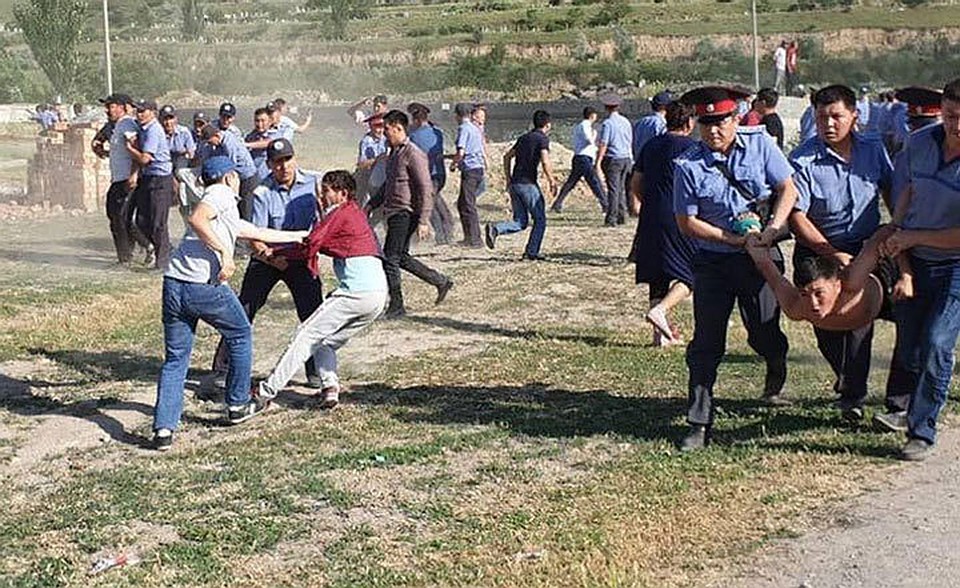 Беспорядки произошли на Орозо айт.