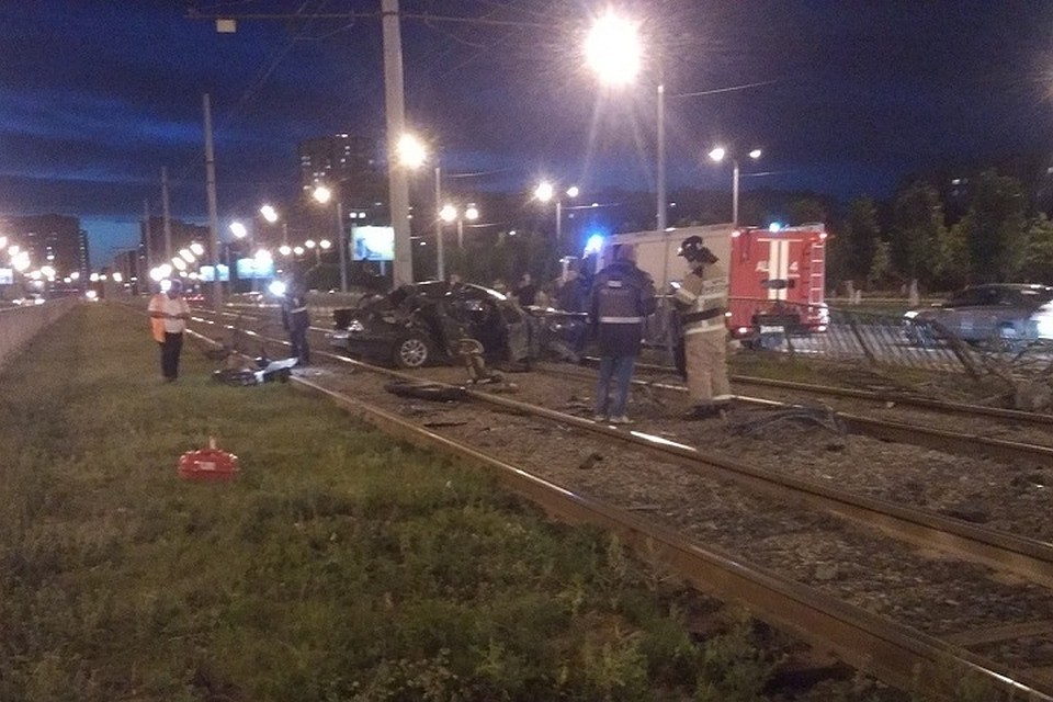 Водителя зажало в салоне иномарки