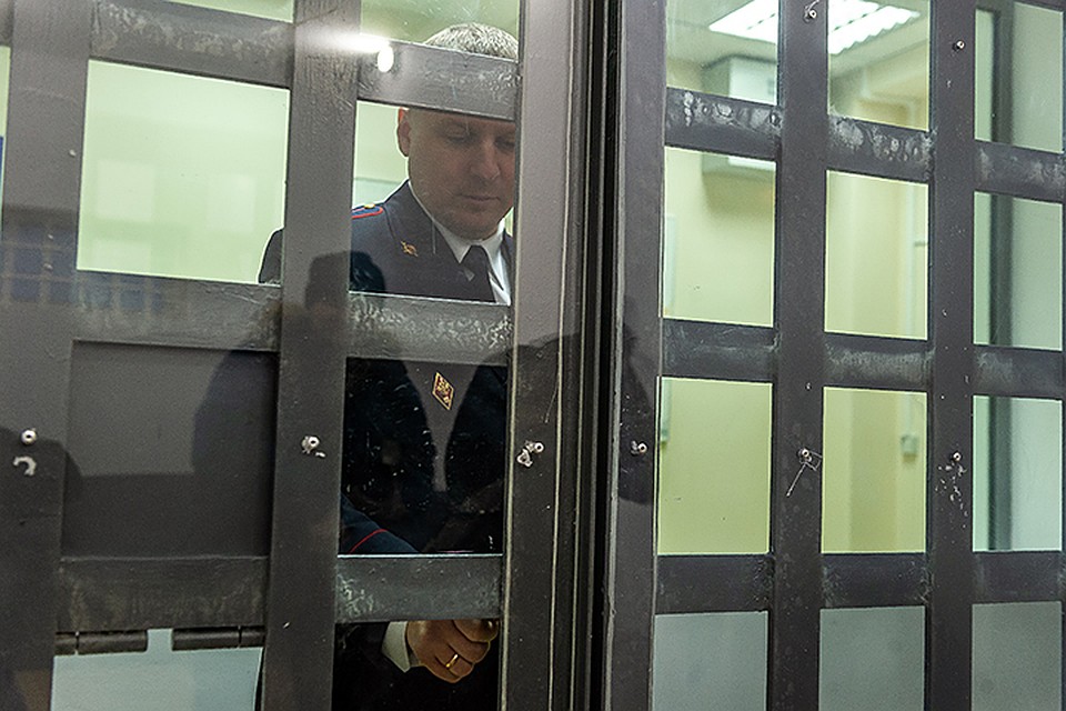 Прибывшие оперативники на месте задержали двоих человек