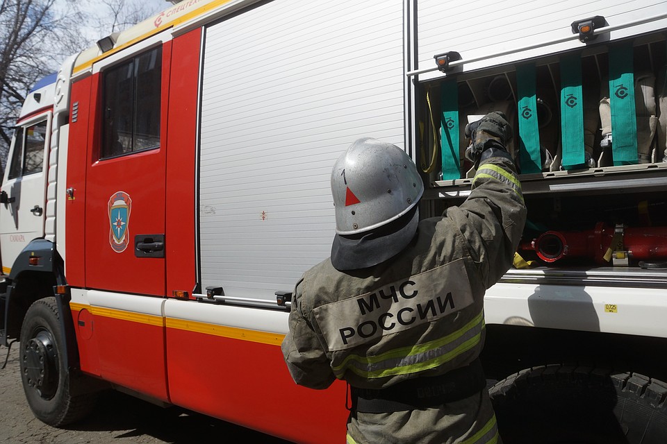 Пожарные справились с огнем за час