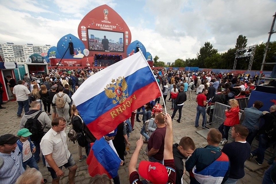 14 июня 2018 года. Фан-зона у Дома Советов открылась трансляцией матча Россия - Саудовская Аравия.