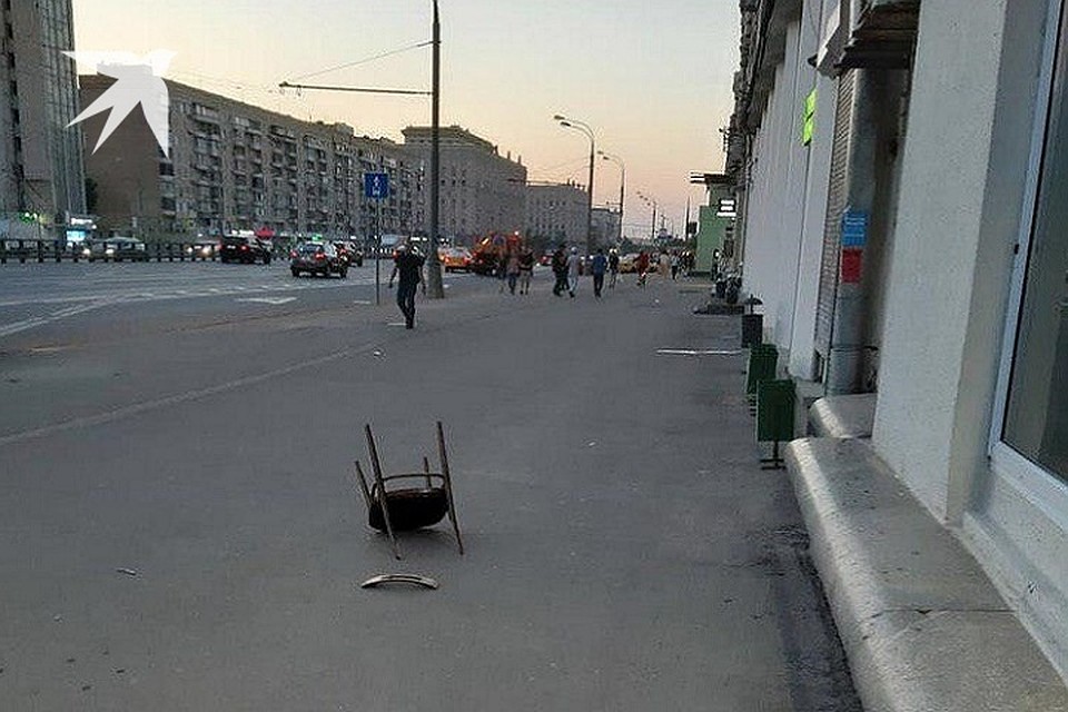 Тот самый стул, который приземлился на голову сотрудницы парикмахерской в Москве