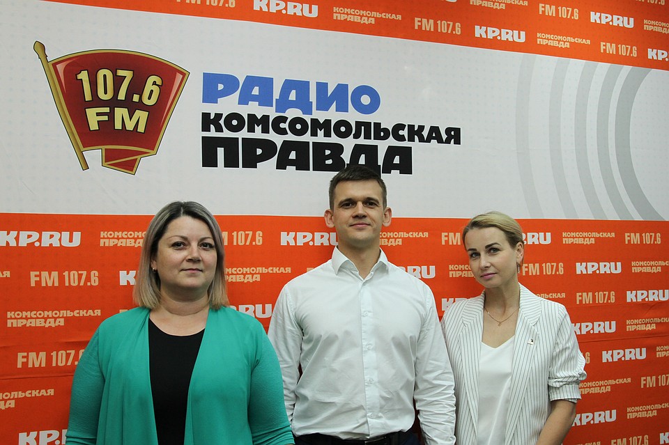 Специалист по продаже земельных участков поселка "Славянский 2" Наталья Красильникова, учредитель компании "Арко-строй" Андрей Миронов, специалист офиса продаж ЖК "Ближняя усадьба" Евгения Соломатова