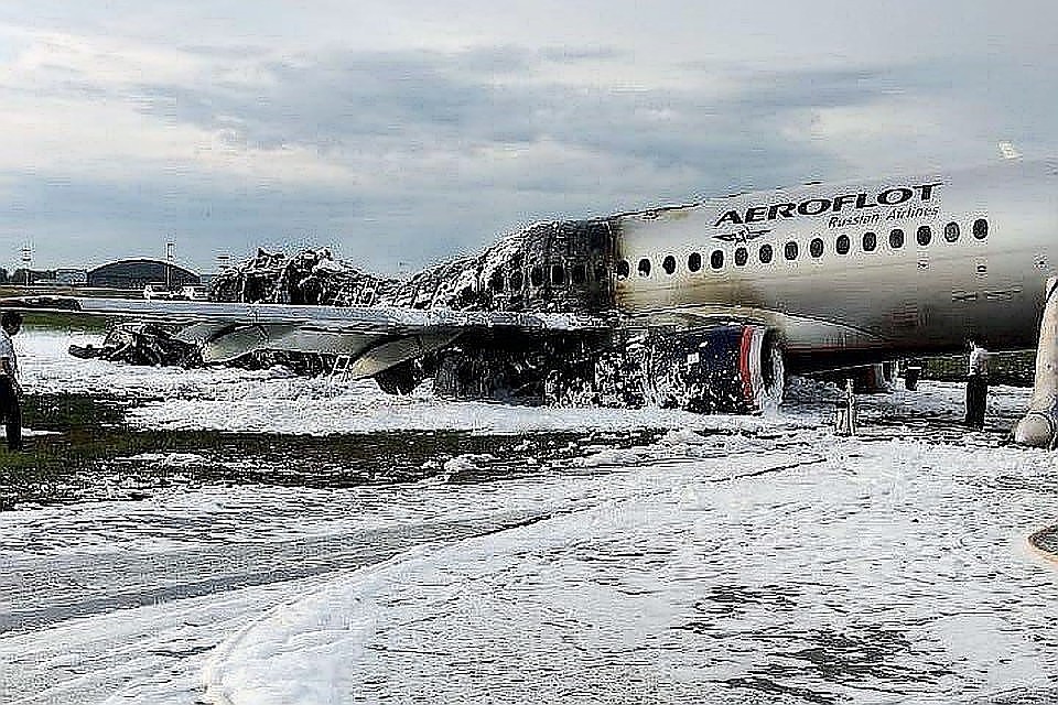 Полицейский уволен за то, что выложил в Сеть записи катастрофы «Cухого Суперджета»