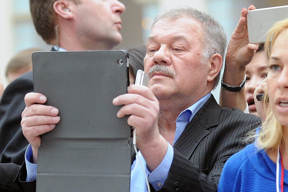 Журналист "КП" Александр Гамов в Гостином дворе.
