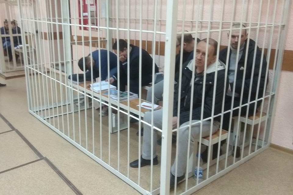 Семеро обвиняемых по дуле "Зимней вишни" останутся под арестом до 26 октября