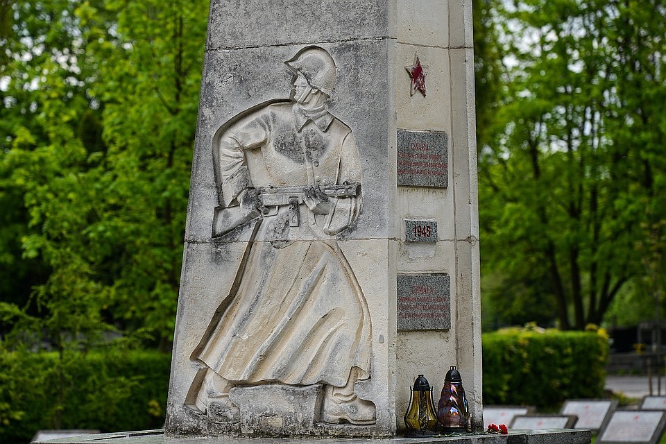 Памятник советским воинам в Кракове