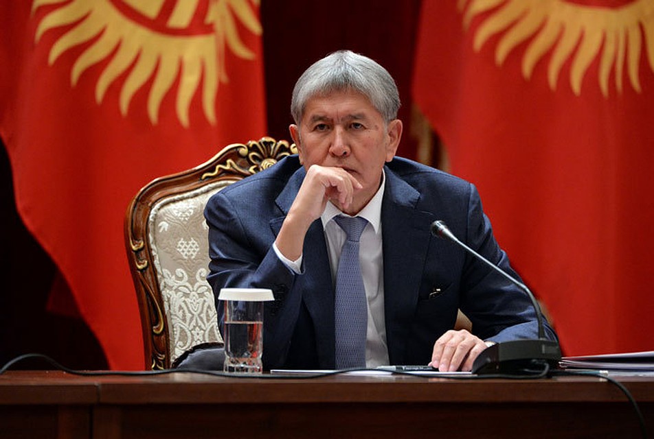 Жогорку Кенеш почти единодушно проголосовал за лишение экс-президента статуса.