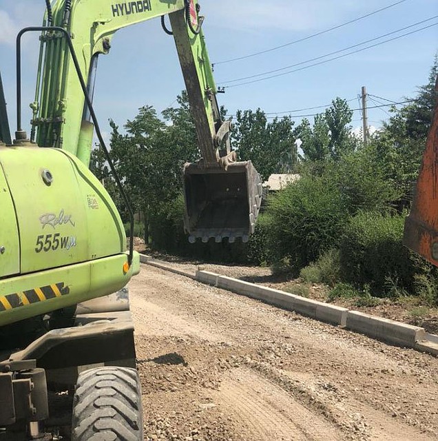 Дорожные работы идут полным ходом.