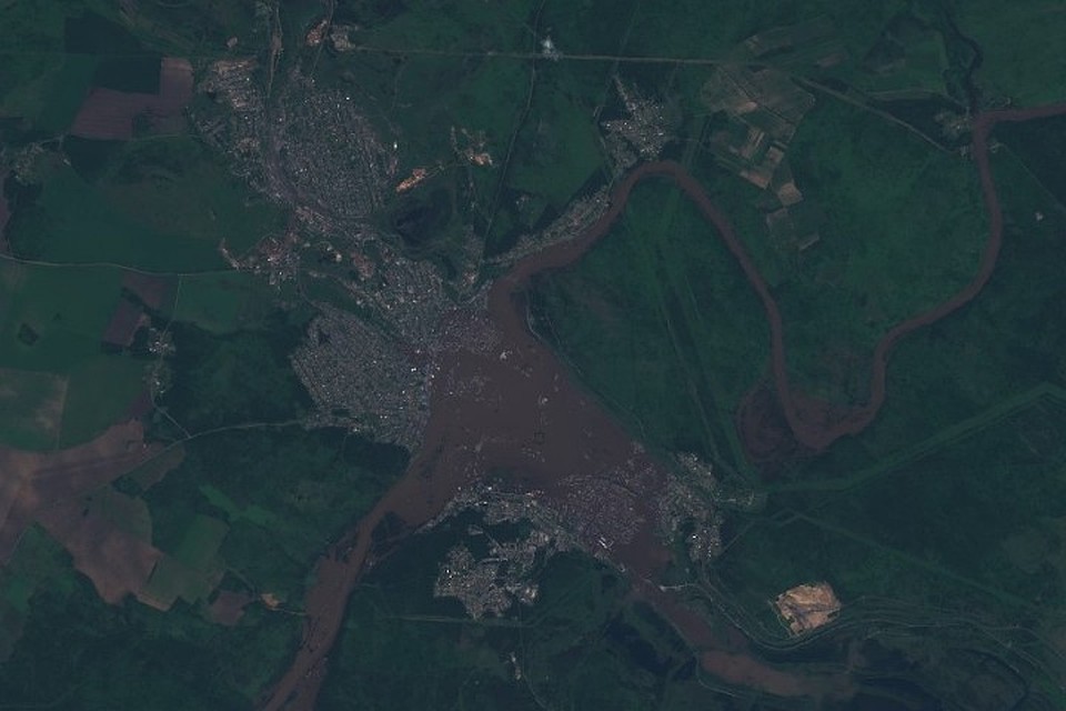 До и после наводнения: в соцсетях сравнили снимки Тулуна из космоса. Фото: Снимок Тулуна из космоса от 29 июня. Сайт Sentinel Hub.