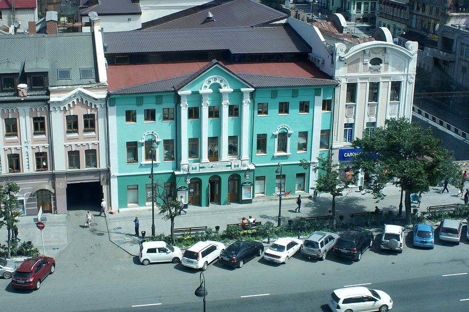 Здание Театра молодежи во Владивостоке
