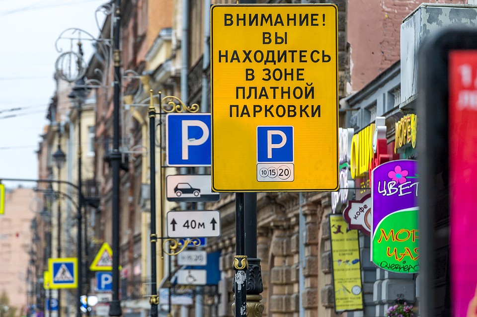 В Смольном «ждут законодательных подвижек», которые позволят взимать штрафы с неплательщиков.