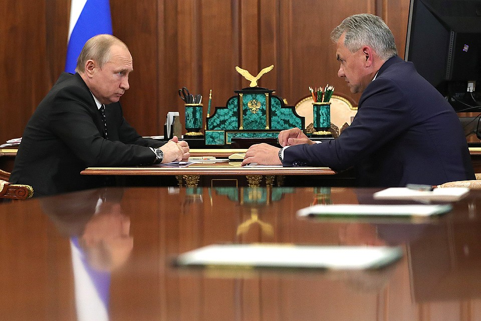 Президент РФ Владимир Путин и министр обороны РФ Сергей Шойгу во время встречи в Кремле, 4 июля 2019 г. Фото Михаил Климентьев/пресс-служба президента РФ/ТАСС