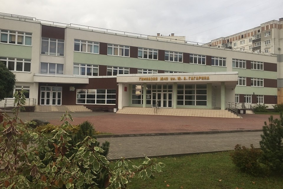 Губернатор признался, что ему неоднократно поступали обращения от жителей города о том, что в гимназии №40 одни дети травят других.
