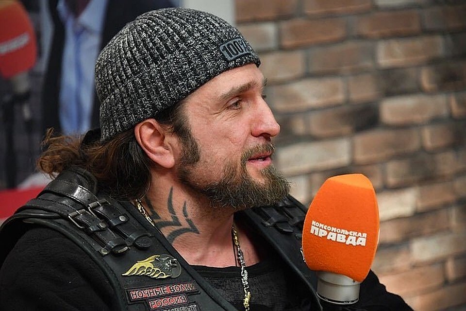Президент мотоклуба "Ночные волки" Александр Залдастанов (`Хирург`).