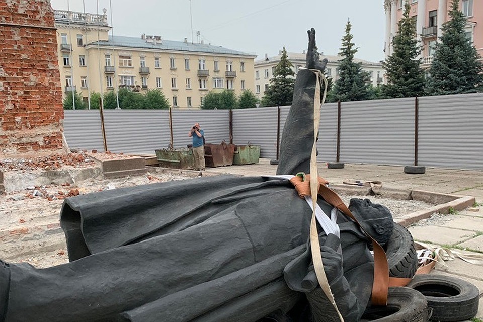 В Железногорске демонтировали памятник Ленину. Фото: "Город и Горожане"