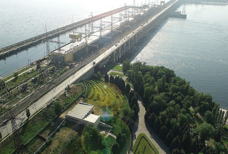 В целях сохранения нового асфальта, на мост в жару не будут пускать грузовики массой выше 3,5 тонн.