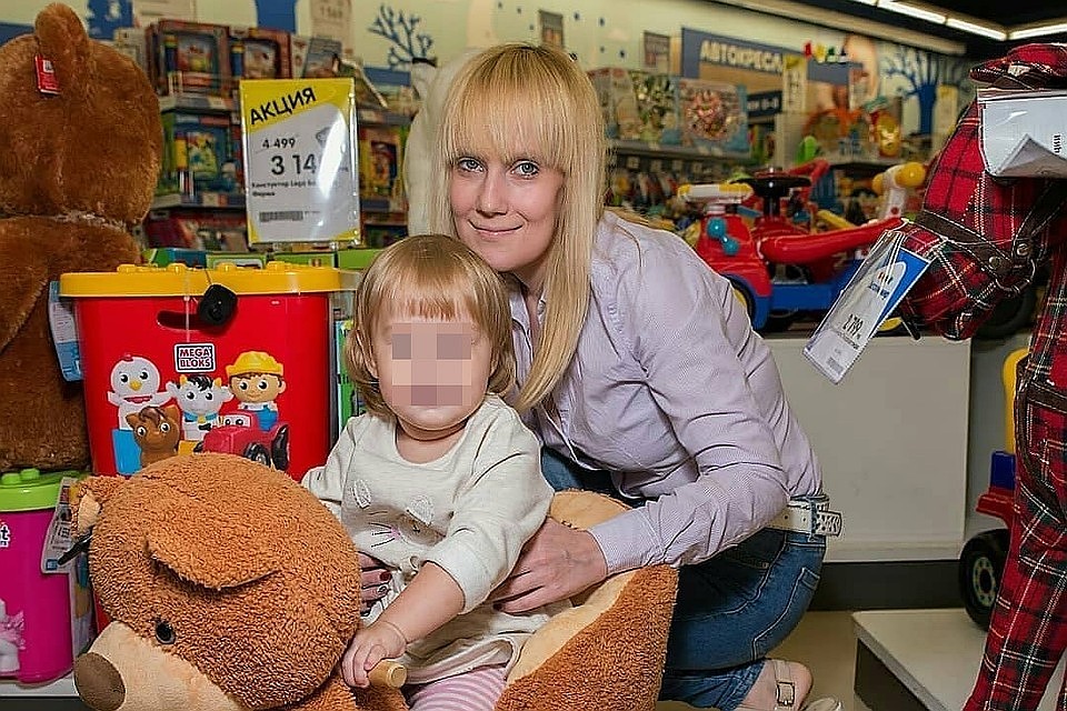 Дарья Рубцова с одной из дочек.