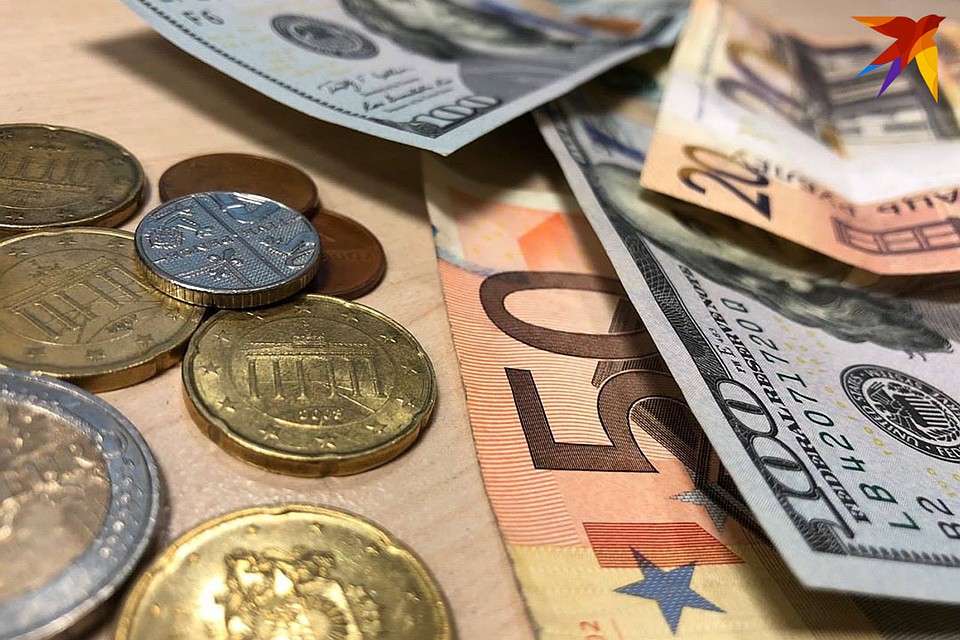 Белорусы в первом полугодии 2019 года продали валюты на 322 млн долларов.