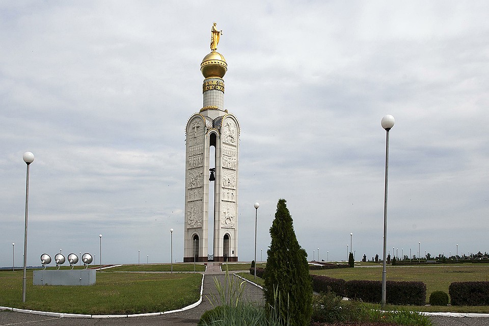 Звонница на Прохоровском поле, установленная в память о погибших воинах Великой отечественной.