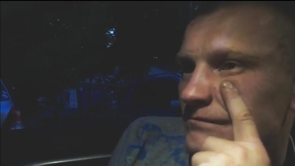 Пьяный омич обматерил полицейских и хотел выбить им окно