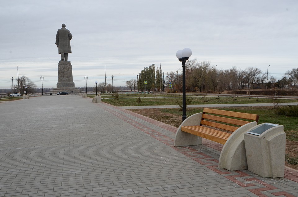 Парк Юбилейный вскоре будет настоящим парком с деревьями.
