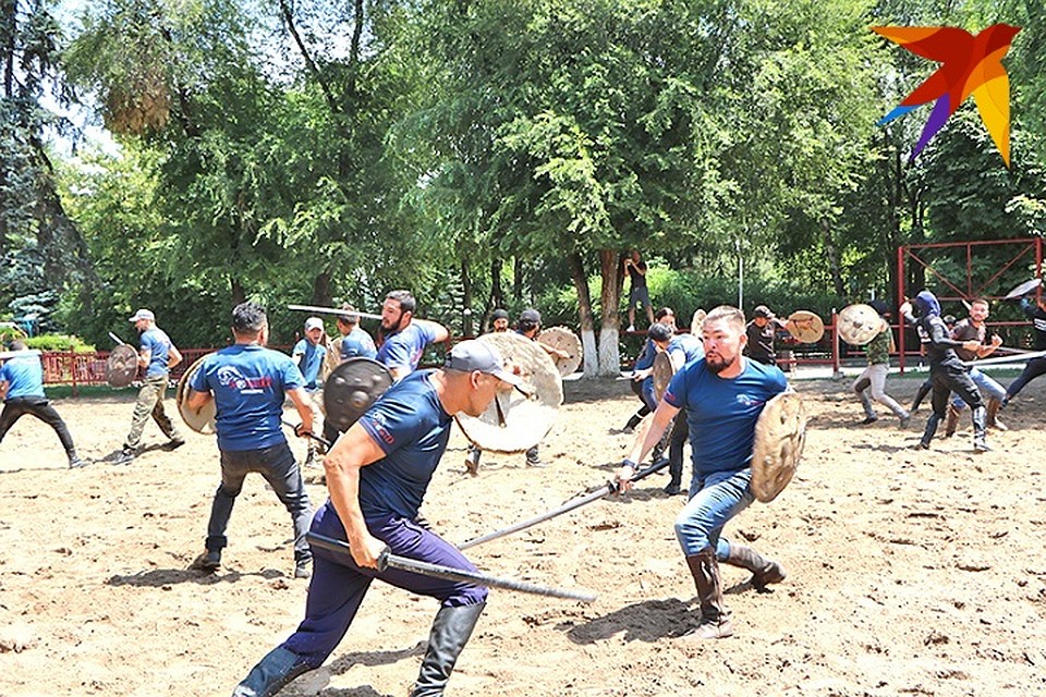 Сейчас у нас в команде работает 86 человек, причем не только казахстанцев, есть ребята из России, Украины, Кыргызстана, Азербайджана, Новой Зеландии, Болгарии, Турции.