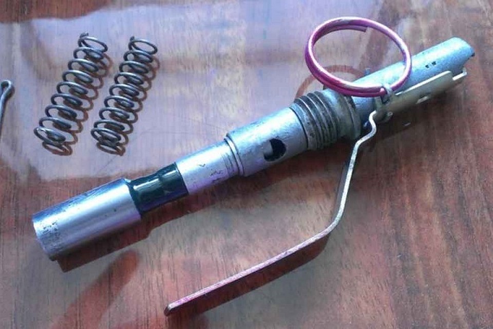 Подростки нашли унифицированный запал ручной гранаты. Фото: forum.guns.ru