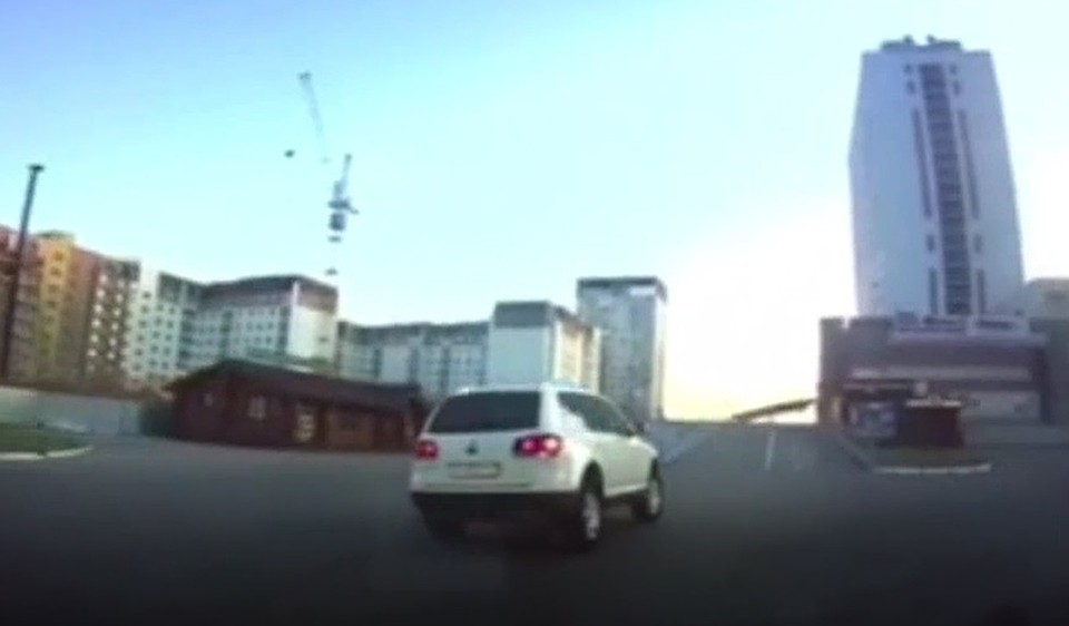 Подростки пытались оторваться от сотрудников ГИБДД на Volkswagen Touareg