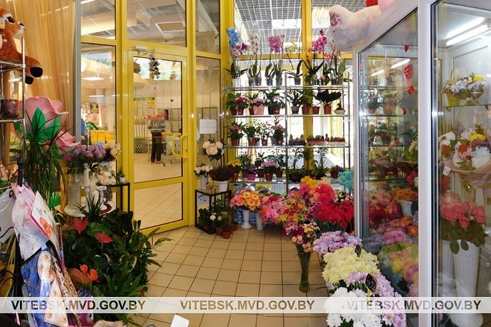 Пьяный грабитель потребовал дать ему рубль из кассы. Фото: УВД Витебского облисполкома.