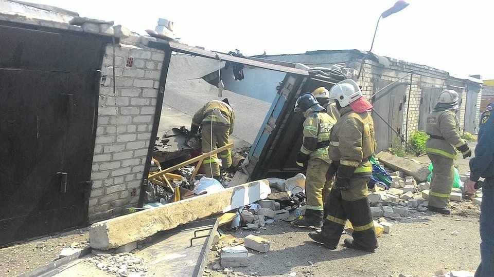 В Омске из-за взрыва баллона разрушились три гаража